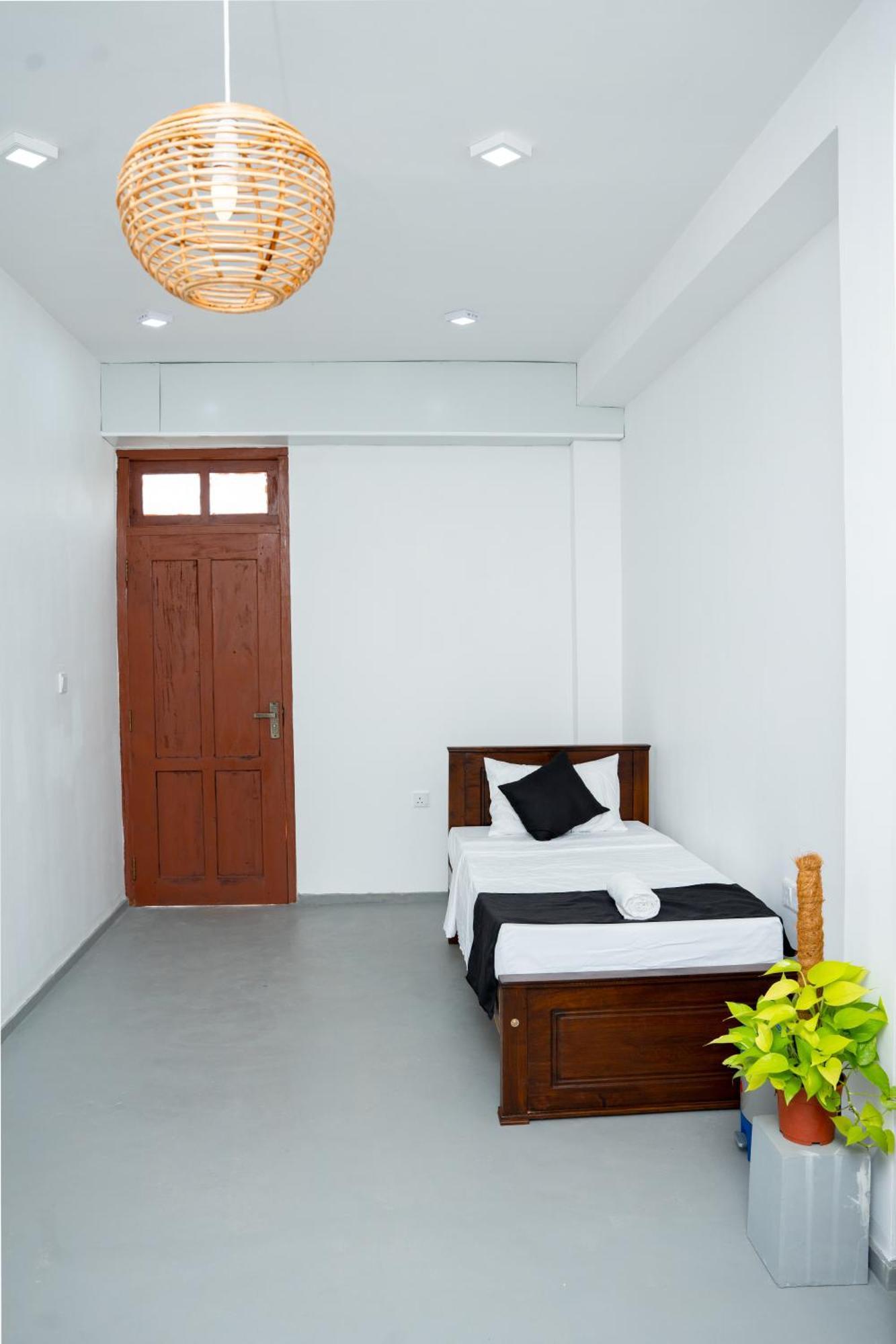 Regal Heights Hotel Weligama Exteriör bild